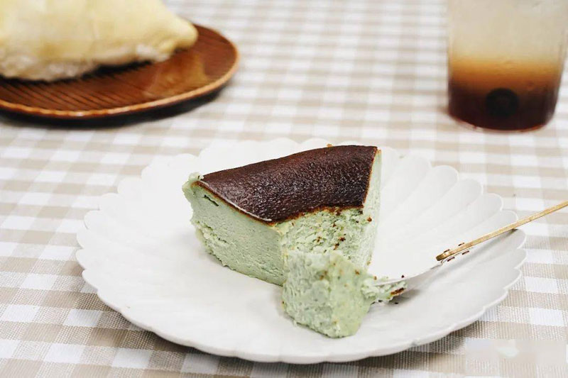 開心果味巴斯克蛋糕(圖1) 開心果味巴斯克蛋糕(圖1)